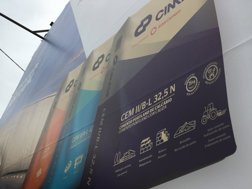 Design, impressão e colocação de outdoor divulgativo MATCONSTORE!