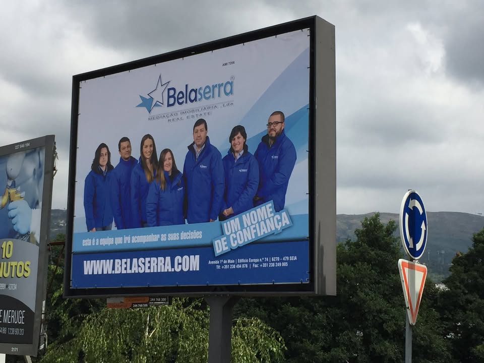 Design, impressão e colocação de outdoor divulgativo BELASERRA – Seia. Uma equipa de suces