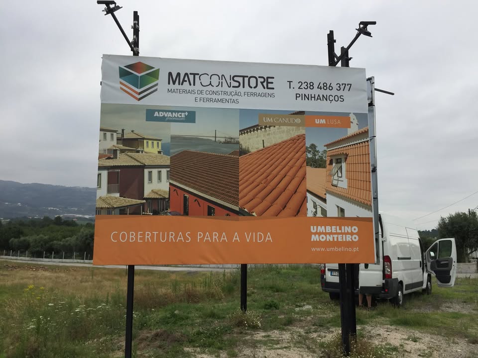 Design, impressão e colocação de outdoor divulgativo MATCONSTORE!
