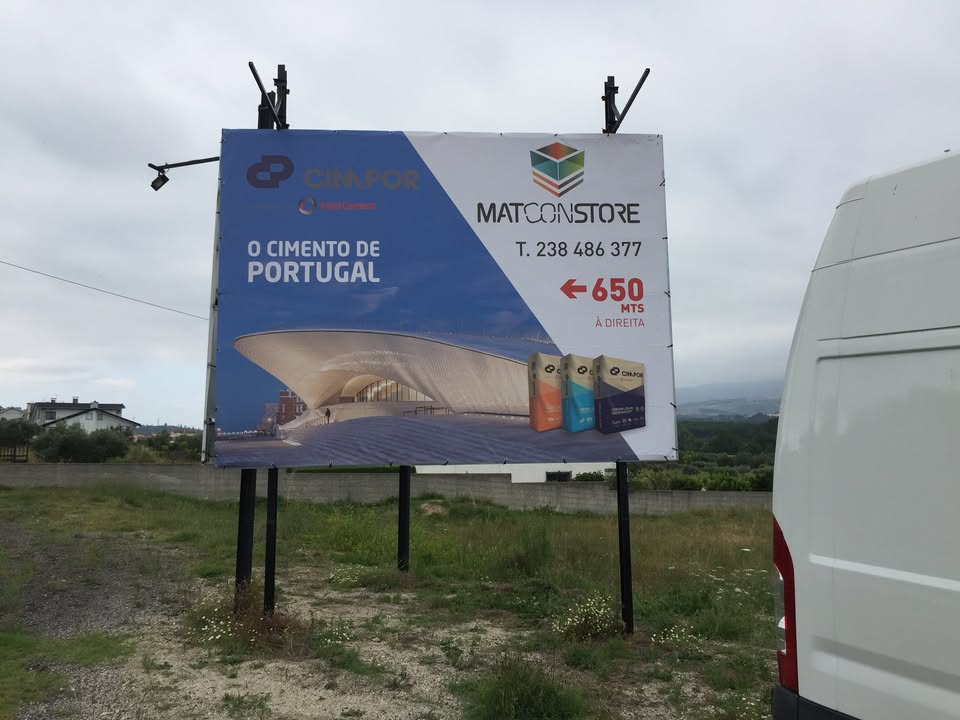 Design, impressão e colocação de outdoor divulgativo MATCONSTORE!