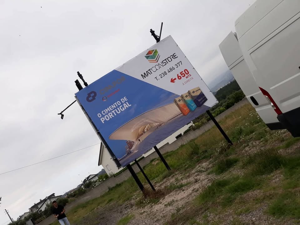 Design, impressão e colocação de outdoor divulgativo MATCONSTORE!