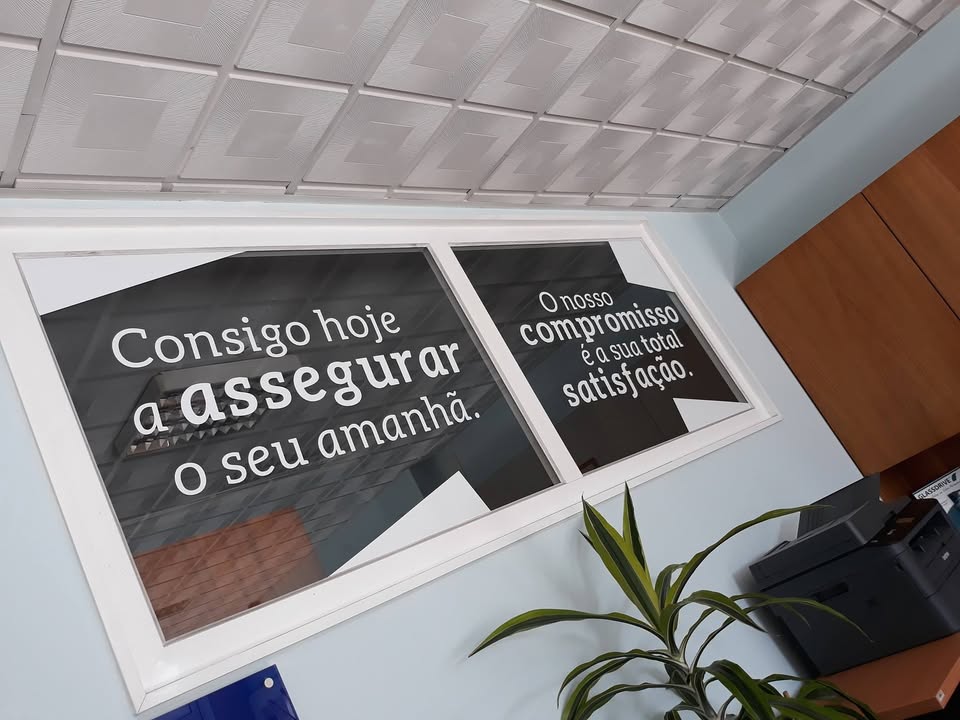 Decoração de montra Segursena | BEE CREATIVE – FOI VOCÊ QUE PEDIU 💪😎