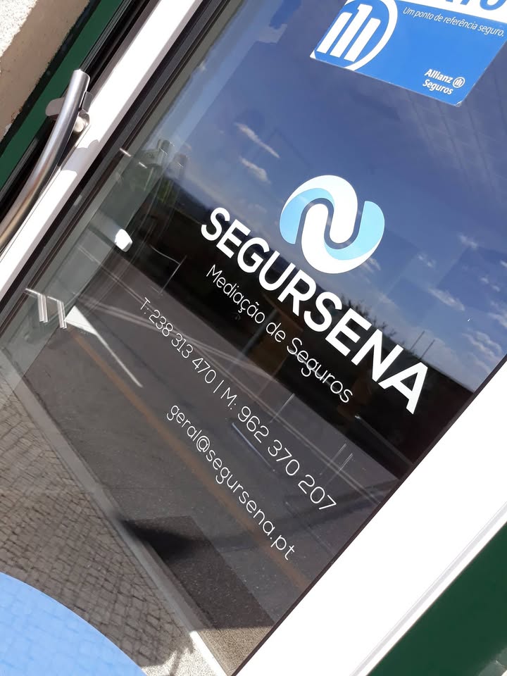 Decoração de montra Segursena | BEE CREATIVE – FOI VOCÊ QUE PEDIU 💪😎