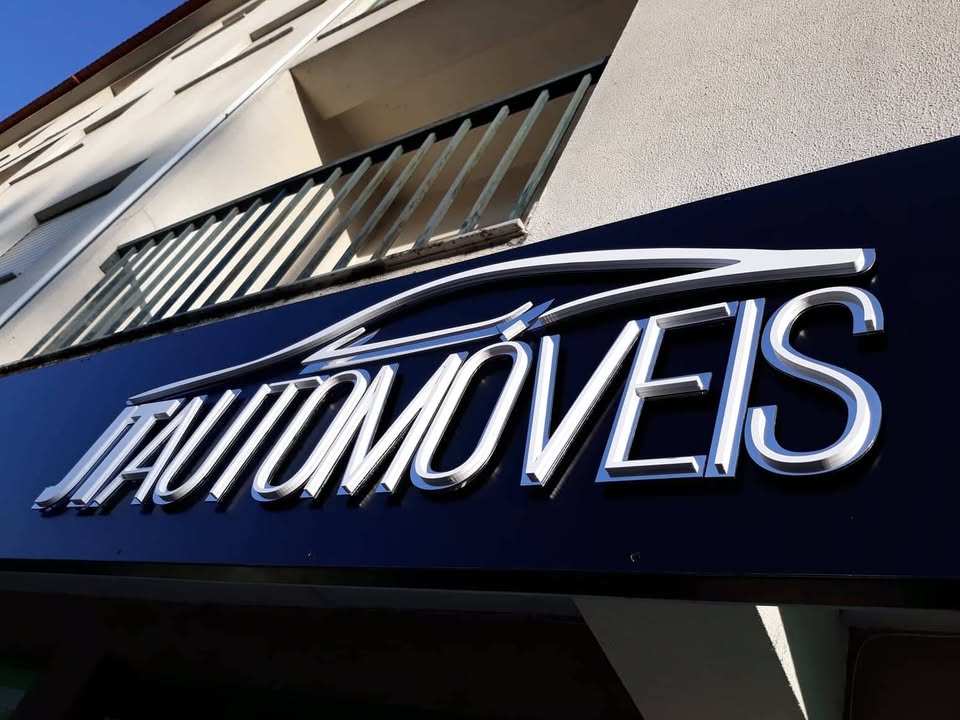 Elaboração de 2 reclamos luminosos . JT AUTOMÓVEIS – Seia. Para estas e mais ofertas consu
