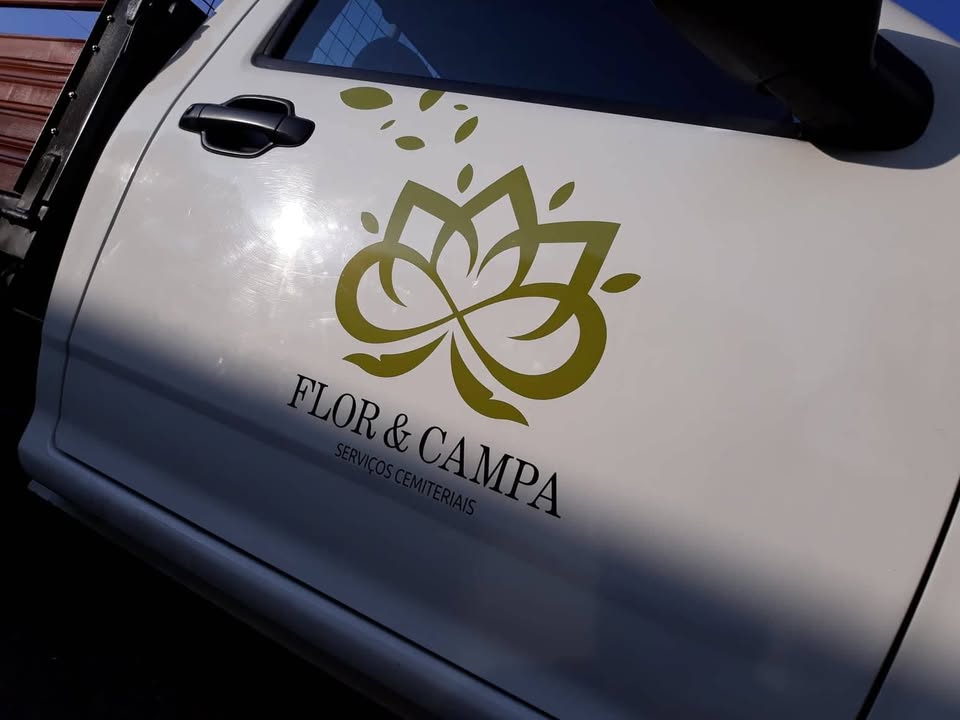 Decoração de viatura FLOR & CAMPA – SERVIÇOS CEMITERIAIS. FOI VOCÊ QUE PEDIU!