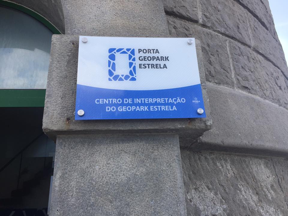 Hoje estamos no topo mais alto de Portugal Continental. Na nossa Serra da Estrela a identi