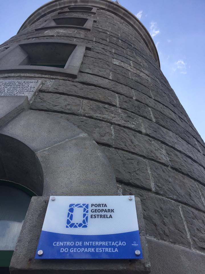 Hoje estamos no topo mais alto de Portugal Continental. Na nossa Serra da Estrela a identi