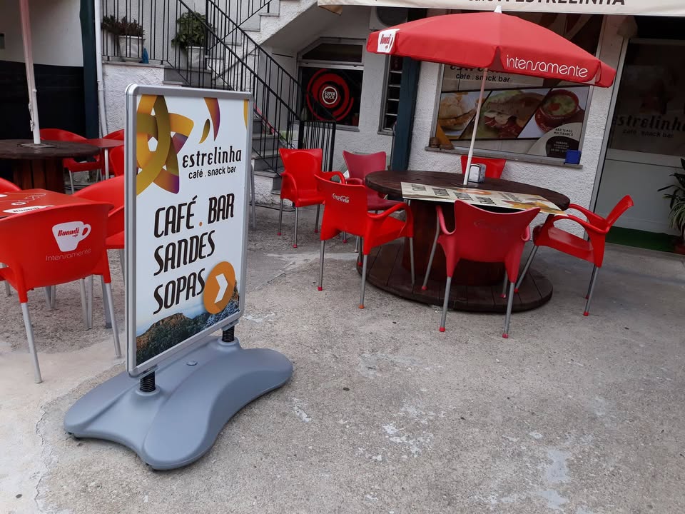 Mais um espaço decorado. Café-Snack Bar Estrelinha – Sabugueiro.
