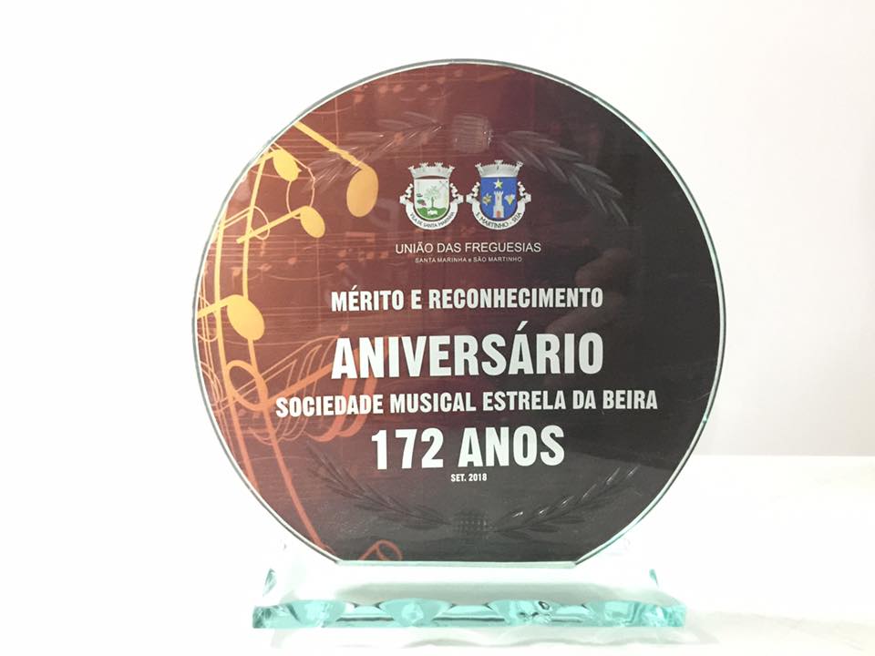 Elaboração de troféus em vidro