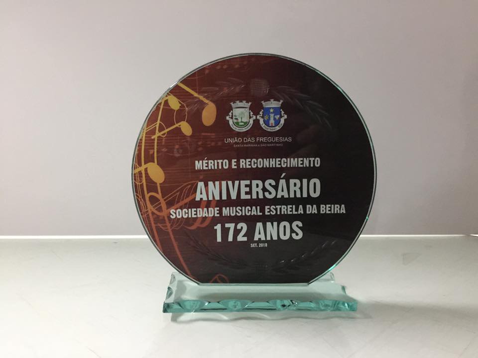 Elaboração de troféus em vidro