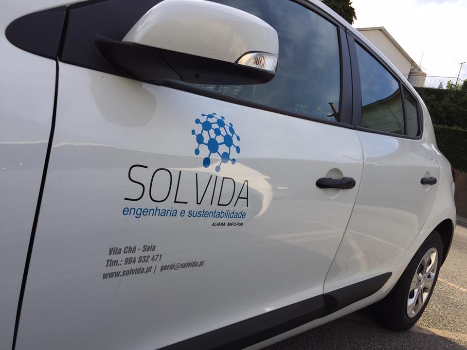 Decoração de viatura SOLVIDA – engenharia e sustentabilidade.