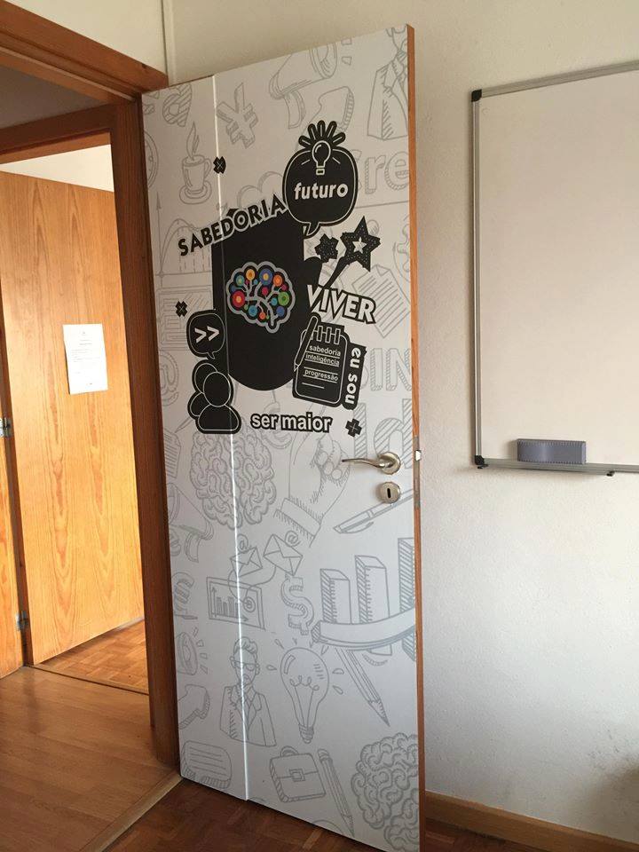 Decoração de interiores (portas) – MENTE FLUORESCENTE – SEIA