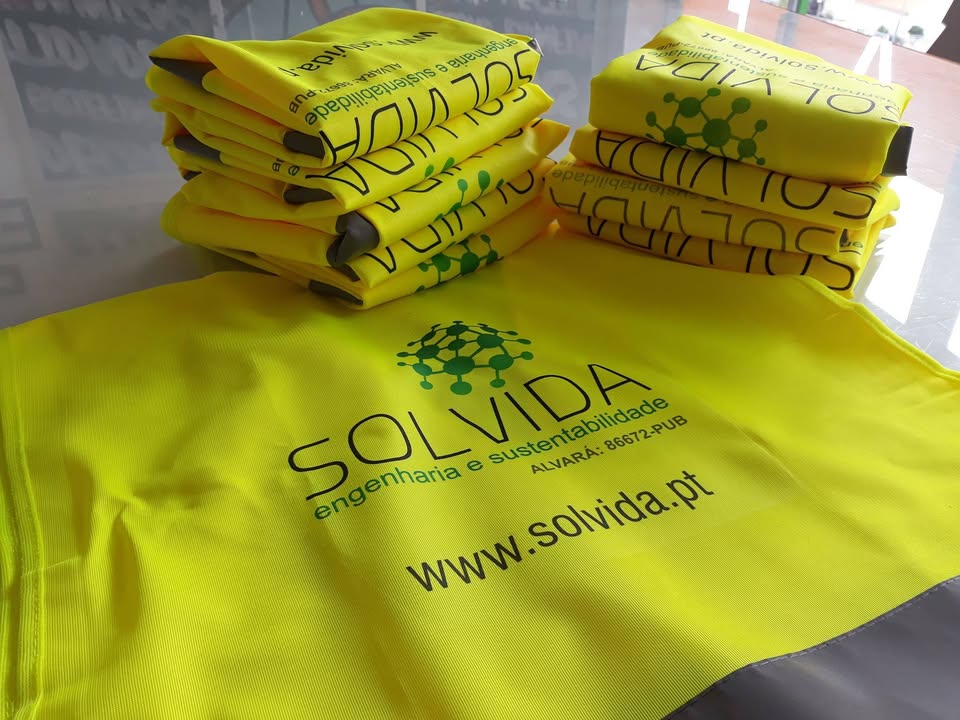 Personalização de coletes refletores para o cliente – SOLVIDA – Engenharia e Sustentabilid