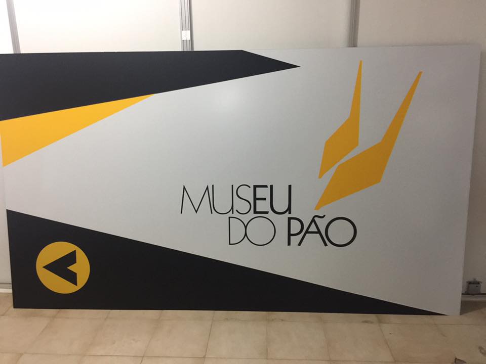 Decoração de espaço e sinalética de estrada – MUSEU DO PÃO -Seia