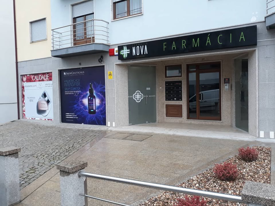 Decoração de espaço – Farmácia Nova D’Oliveira – Oliveira do Hospital.