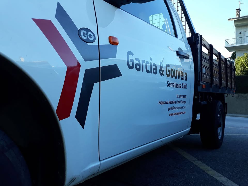 Decoração de frota automóvel – GARCIA & GOUVEIA – SERRALHARIA CIVIL – Folgosa da Madalena,