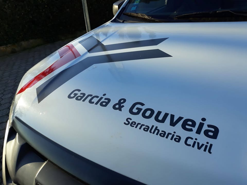 Decoração de frota automóvel – GARCIA & GOUVEIA – SERRALHARIA CIVIL – Folgosa da Madalena,