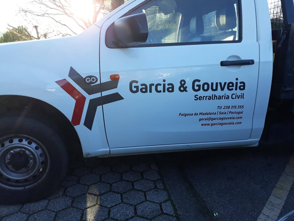 Decoração de frota automóvel – GARCIA & GOUVEIA – SERRALHARIA CIVIL – Folgosa da Madalena,