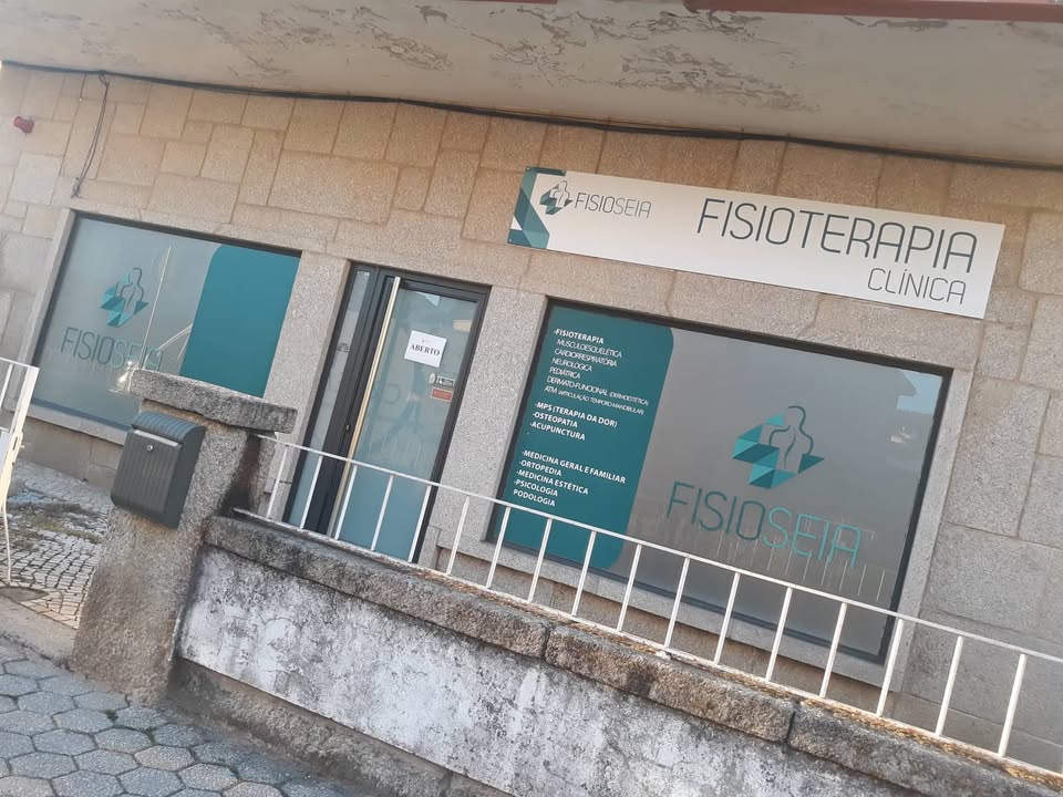 Identificação exterior de clínica FISIOSEIA – SEIA