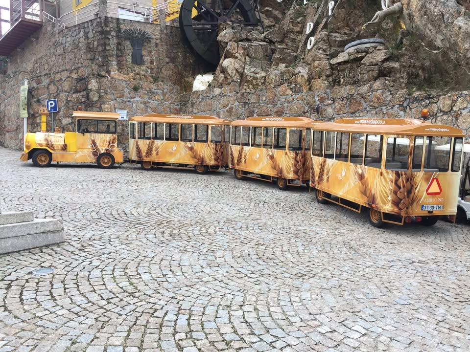 Um trabalho com a assinatura BEECREATIVE. Decoração integral de comboio MUSEU DO PÃO – SEI