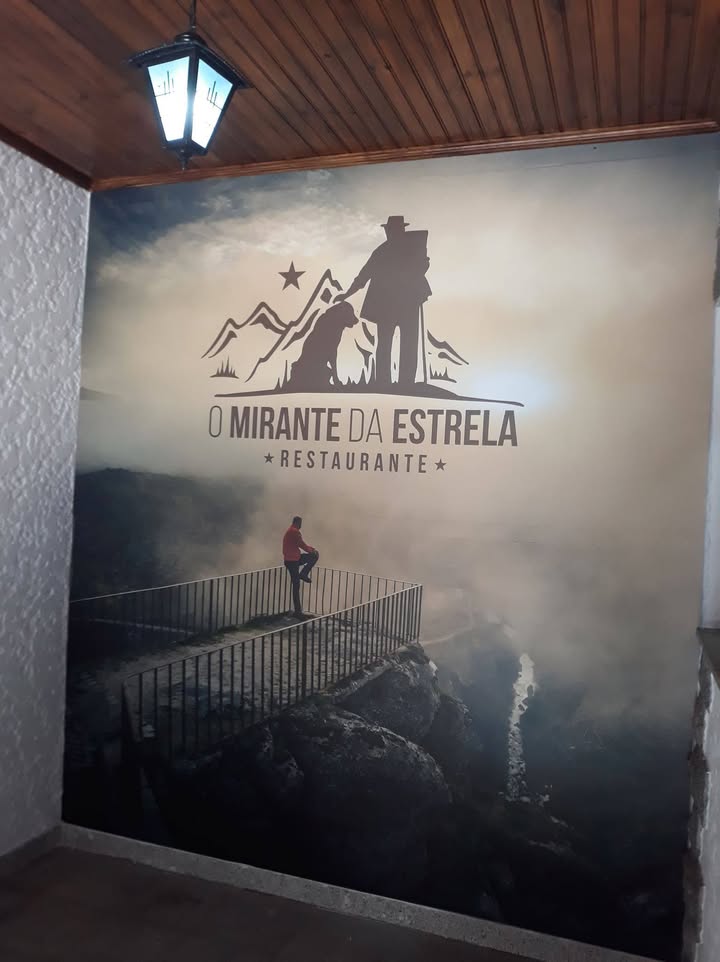 Decoração de entrada com vinil impresso e PVC – Restaurante O MIRANTE DA ESTRELA – Sabugue