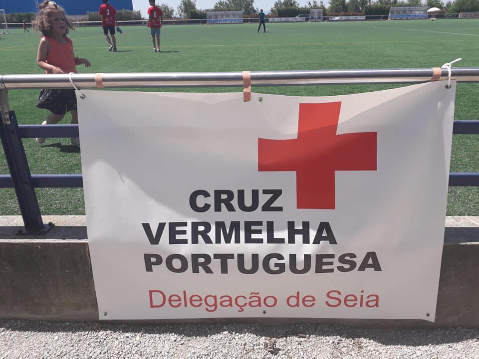 Impressão de bandeiras, lonas e decoração de viatura. CRUZ VERMELHA PORTUGUESA – DEL. SEIA