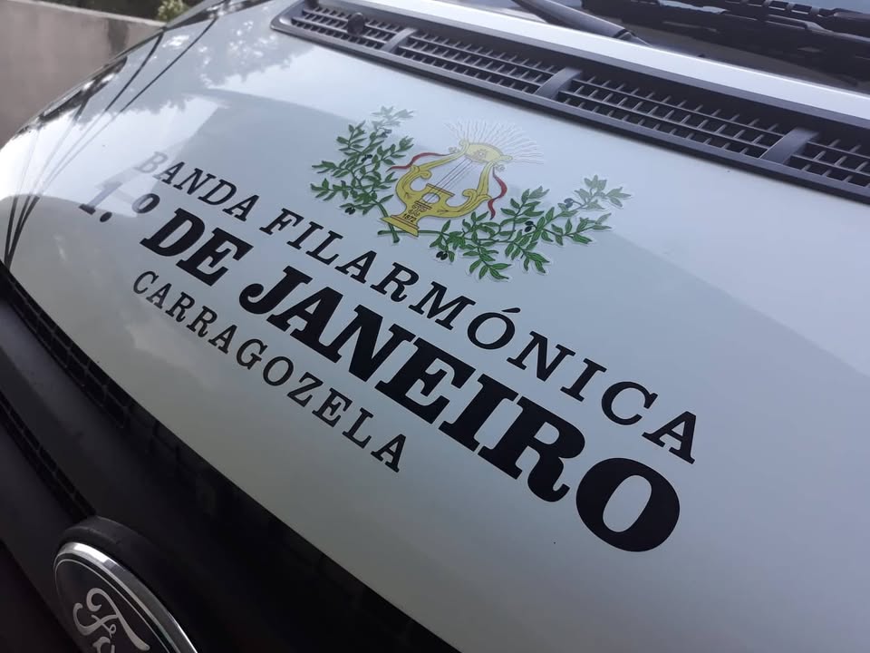 Decoração de viatura BANDA FILARMÓNICA 1.º DE JANEIRO – CARRAGOZELA