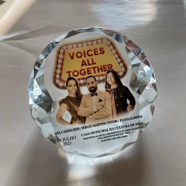 Desenvolvimento de imagem e materiais promocionais para o evento VOICES ALL TOGETHER. outd