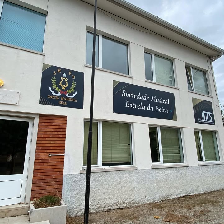 Decoração de fachada exterior SOCIEDADE MUSICAL ESTRELA DA BEIRA – SANTA MARINHA
