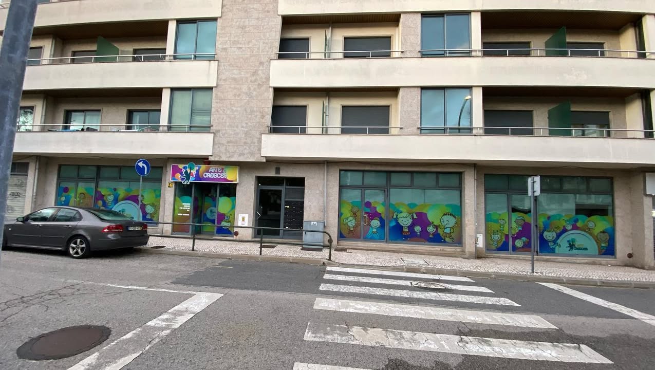 Decoração de espaço + reclamo luminoso – ARTE DE CRESCER – VISEU. Berçário – Creche – Pré-