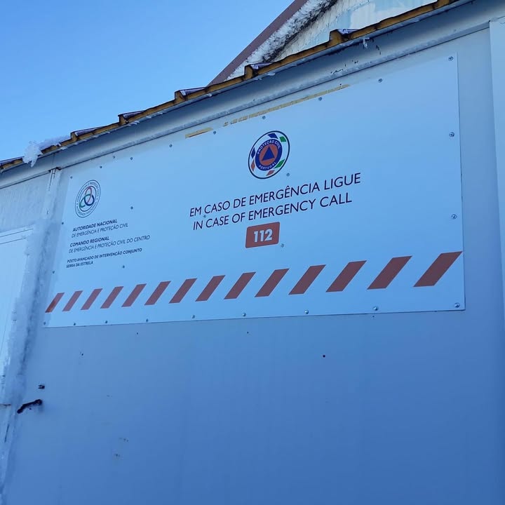 Aplicação de placas identificativas Autoridade Nacional de Emergência e Proteção Civil. Se
