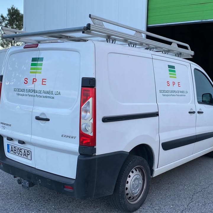 Identificação na fachada exterior e decoração de frota automóvel SPE SOCIEDADE EUROPEIA DE