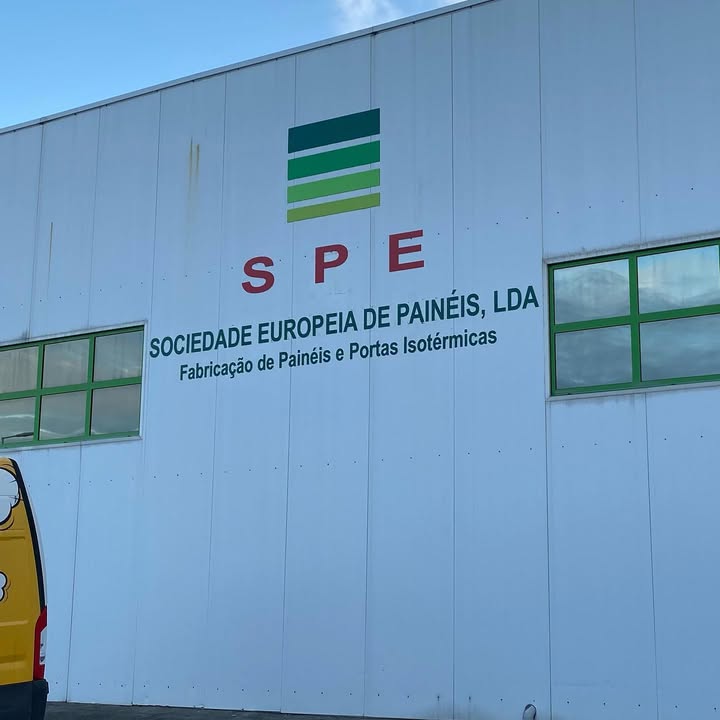Identificação na fachada exterior e decoração de frota automóvel SPE SOCIEDADE EUROPEIA DE