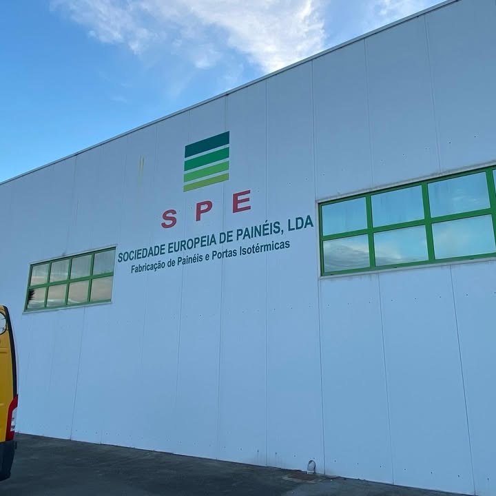 Identificação na fachada exterior e decoração de frota automóvel SPE SOCIEDADE EUROPEIA DE