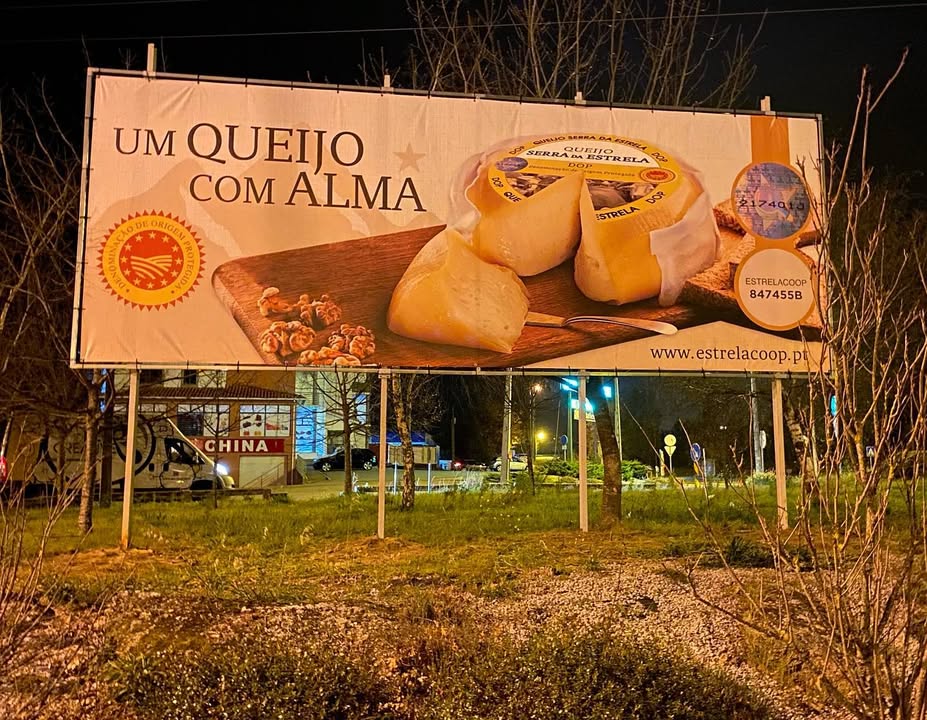 Promoção do evento Mercado do Queijo para o cliente Município de Gouveia. Outdoors promoci