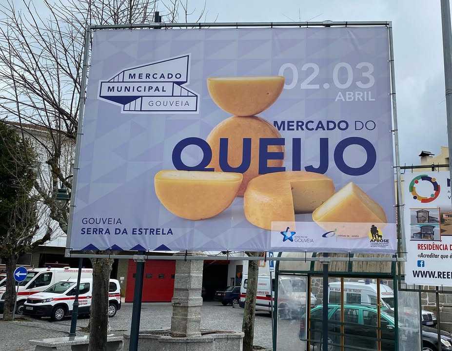 Promoção do evento Mercado do Queijo para o cliente Município de Gouveia. Outdoors promoci