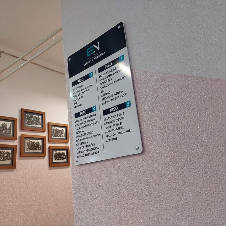 Produção de sinalética identificativa e para o cliente ESCOLA EVARISTO NOGUEIRA – São Romã