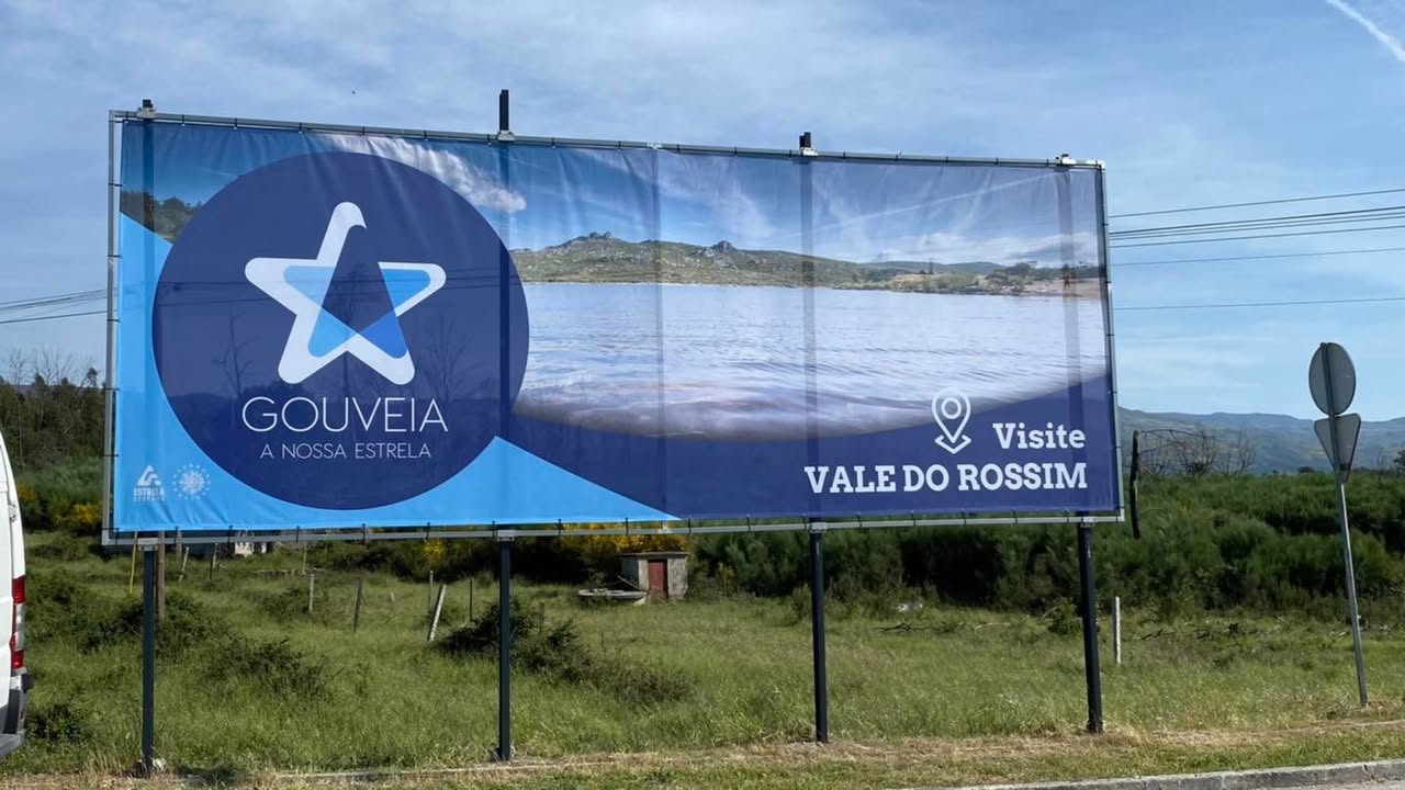 Promoção turística Município de Gouveia. Design , impressão e colocação de outdoors em lon