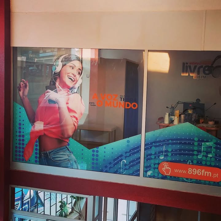 Decoração do novo espaço Radio antena livre.