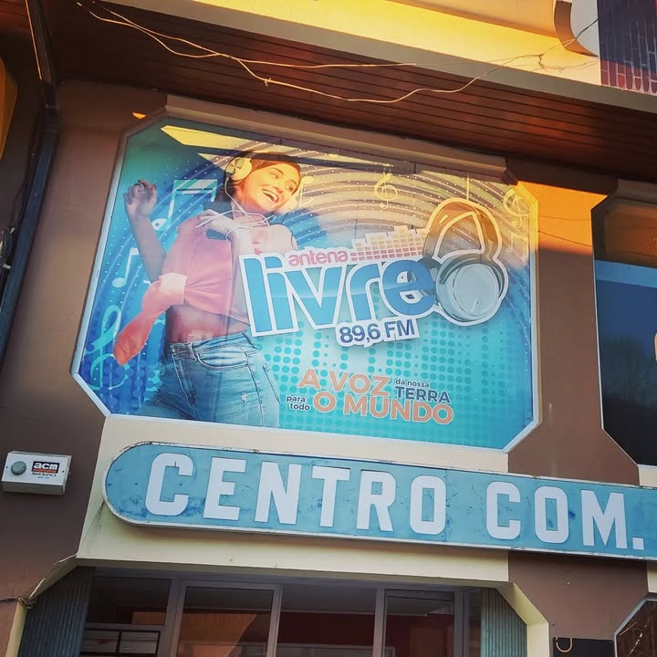 Decoração do novo espaço Radio antena livre.