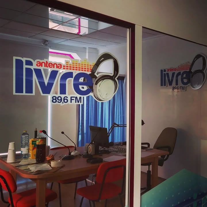 Decoração do novo espaço Radio antena livre.