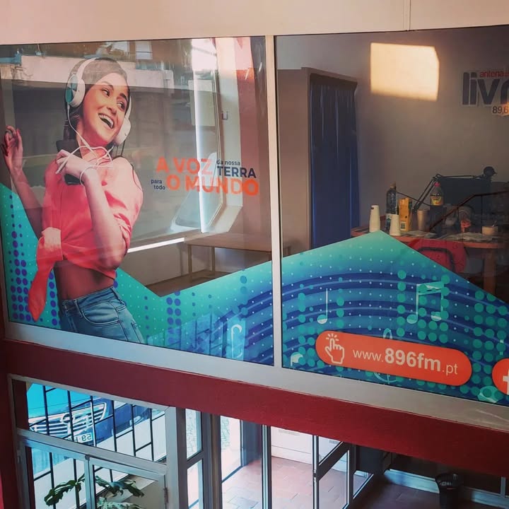 Decoração do novo espaço Radio antena livre.