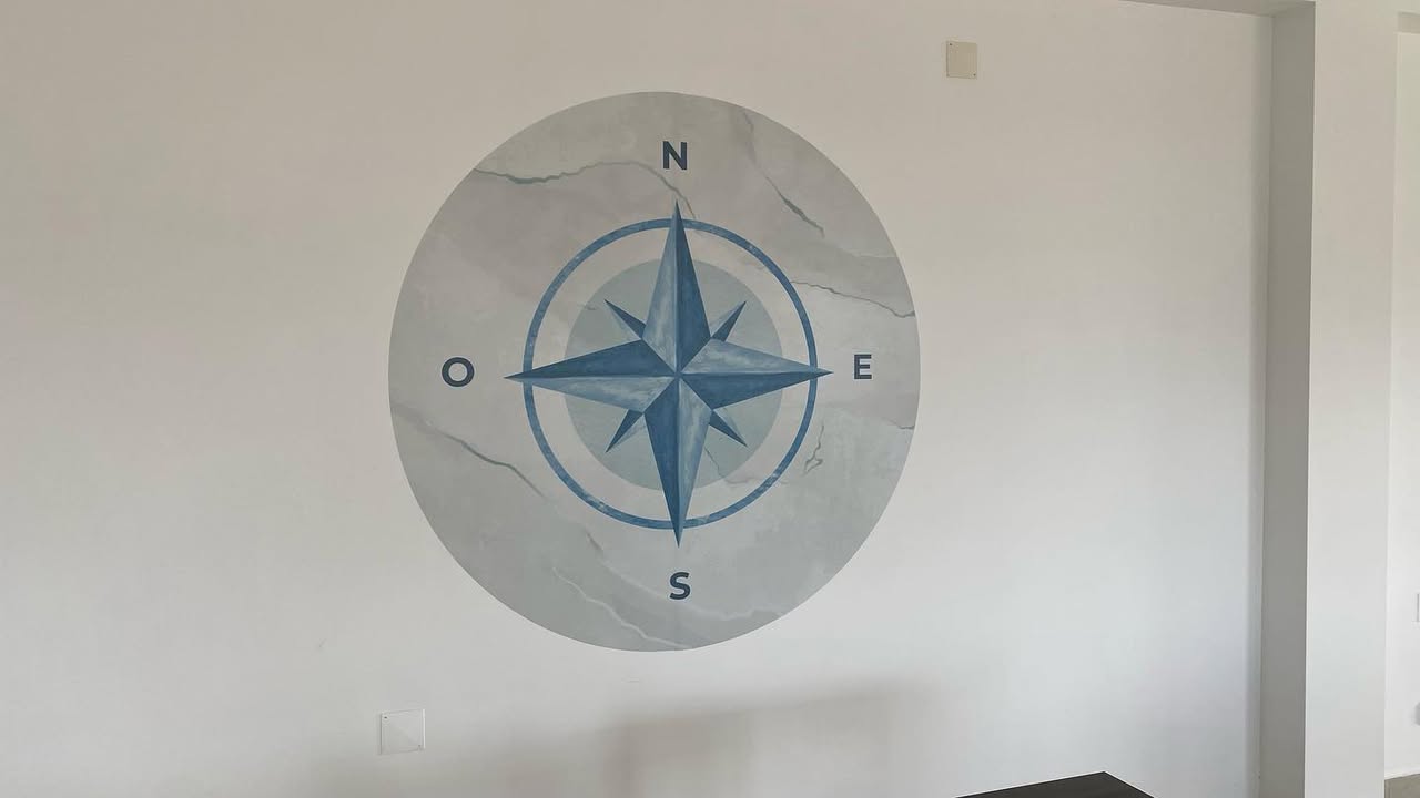 Decoração de interiores e identificação exterior COMESTRELA – incubação e coworking em Sei