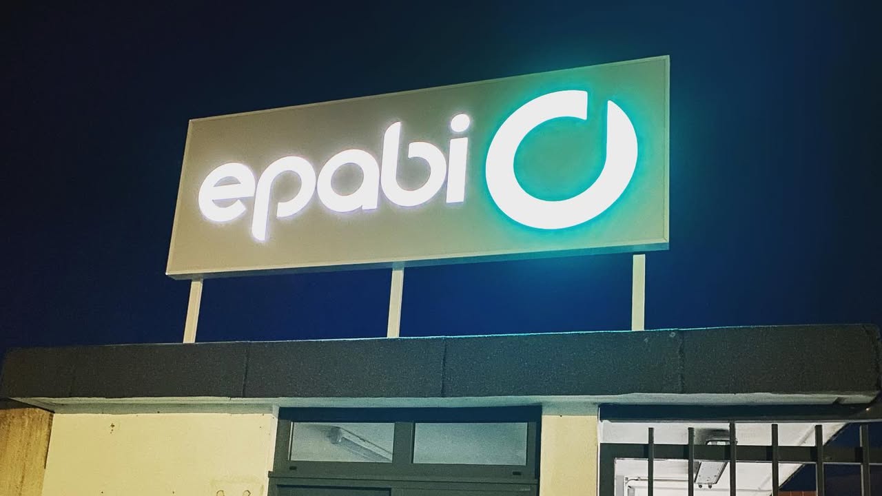 Identificação interior e exterior da EPABI – ESCOLA PROFISSIONAL DE ARTES DA COVILHÃ. Saib