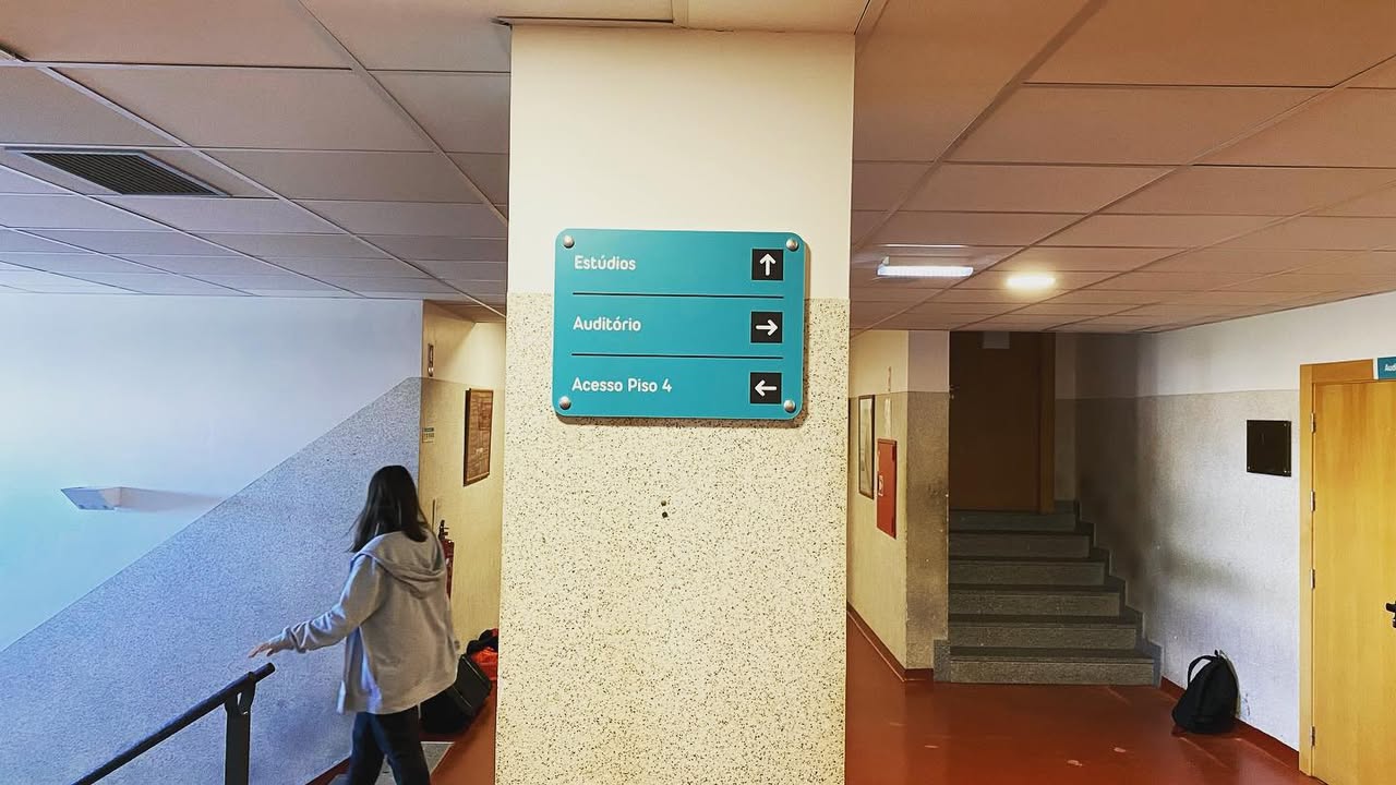 Identificação interior e exterior da EPABI – ESCOLA PROFISSIONAL DE ARTES DA COVILHÃ. Saib