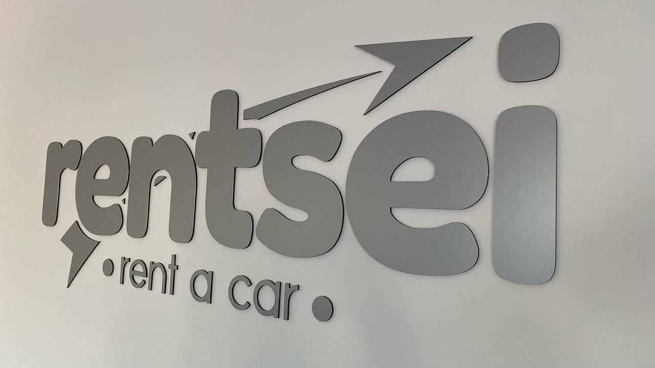 A nova marca que abre hoje portas em Seia. Rentsei – Rent a Car, escolheu a Beecreative pa