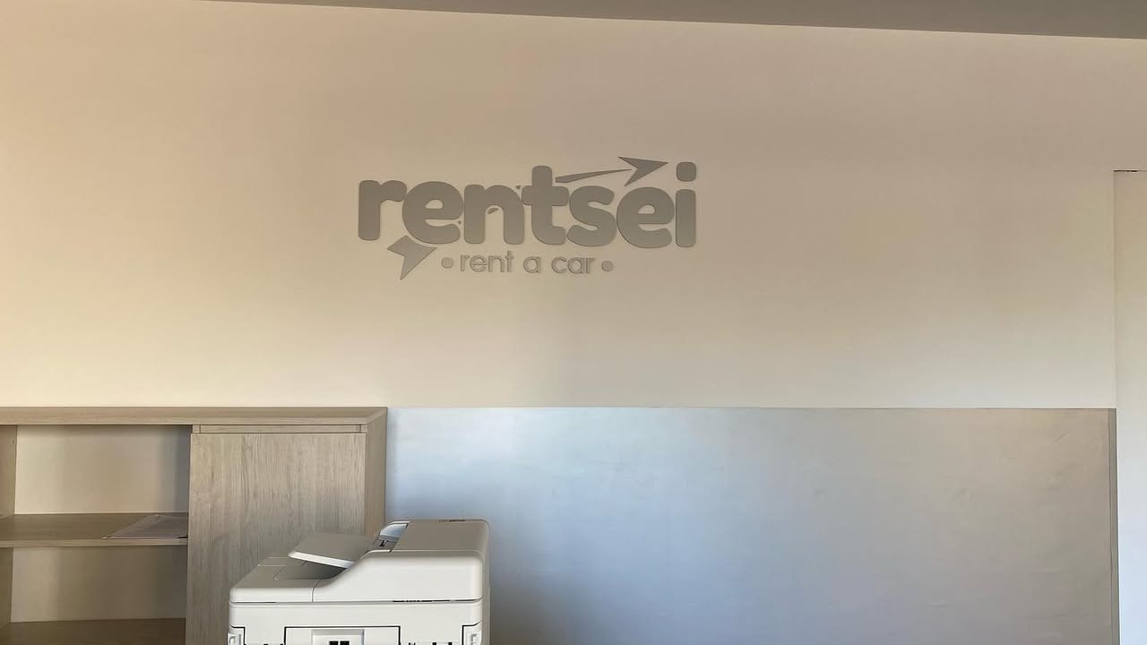A nova marca que abre hoje portas em Seia. Rentsei – Rent a Car, escolheu a Beecreative pa