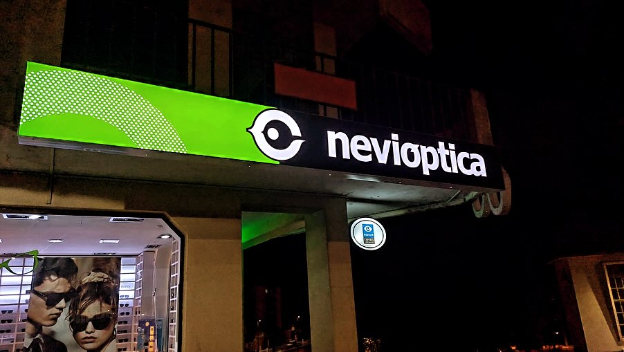 Desenvolvimento de reclamo frente de tela para o cliente Nevioptica de Seia. Brevemente ma
