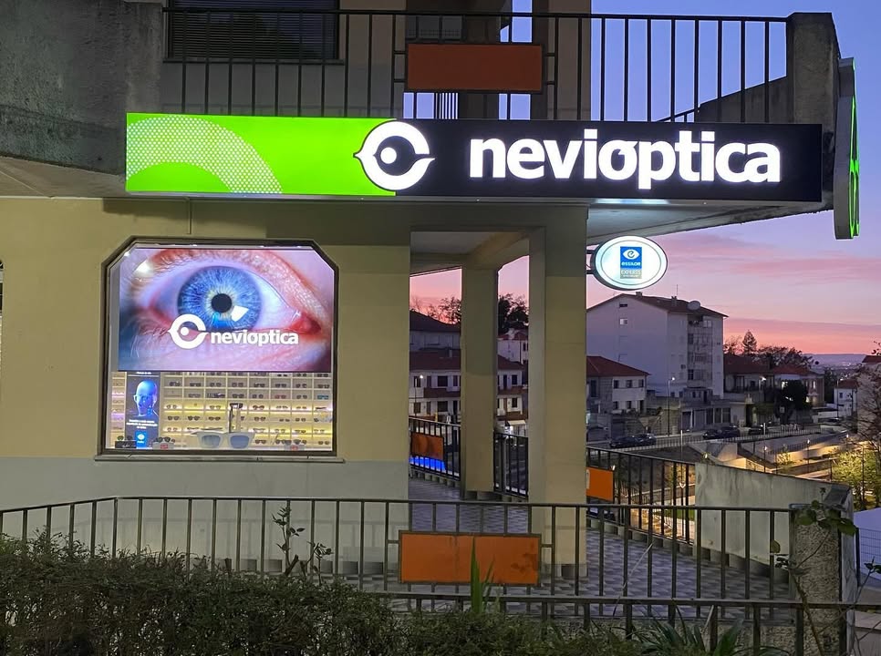 Aplicação de screen media para o nosso cliente NEVIOPTICA. A era digital com impacto, irre
