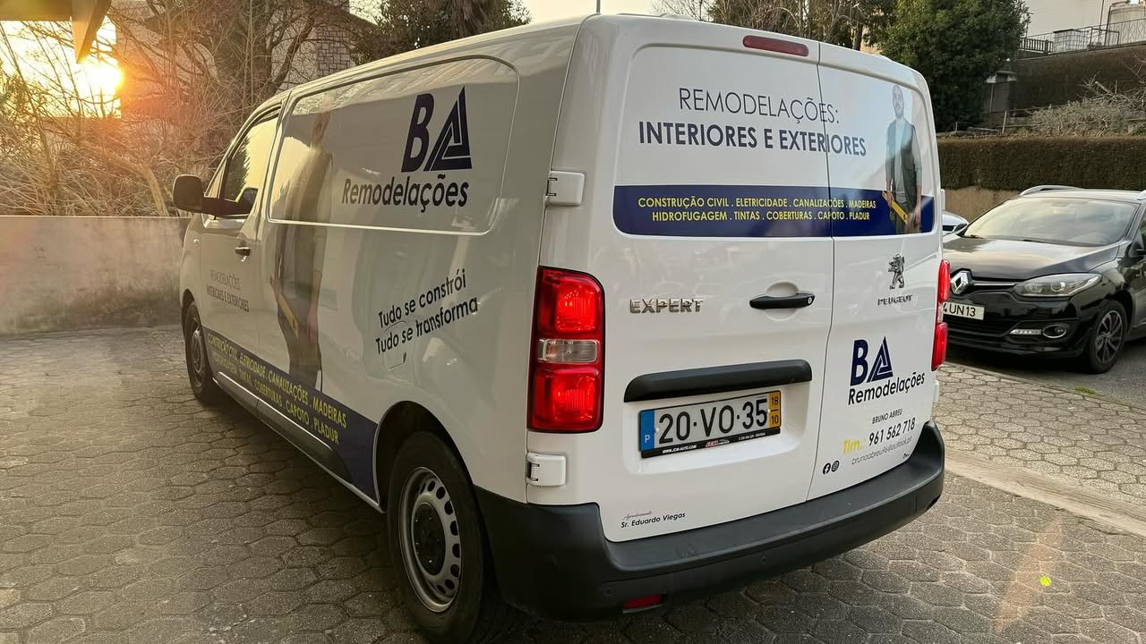 Decoração e design de viatura para a empresa BA Remodelações. Saiba mais em Beecreative.pt